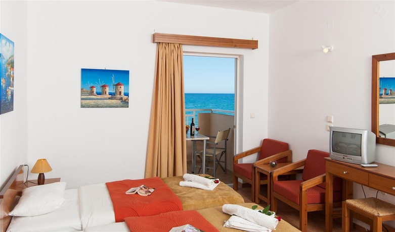 Imagen de la habitación del Hotel Batis Beach. Foto 4