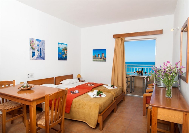 Imagen de la habitación del Hotel Batis Beach. Foto 5