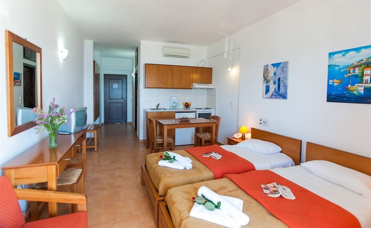 Imagen de la habitación del Hotel Batis Beach. Foto 6