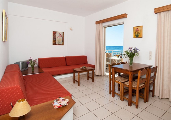 Imagen de los interiores del Hotel Batis Beach. Foto 11