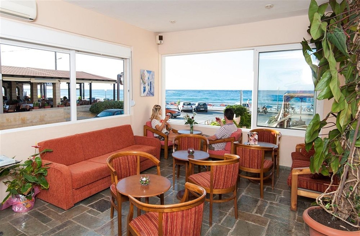 Imagen de los interiores del Hotel Batis Beach. Foto 12