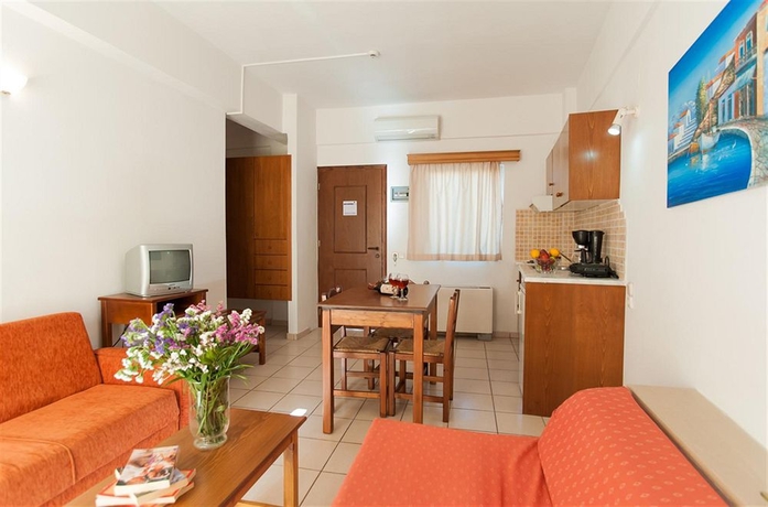 Imagen de los interiores del Hotel Batis Beach. Foto 13