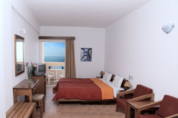 Imagen de la habitación del Hotel Batis Beach. Foto 8