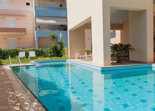 Imagen de la piscina del Hotel Batis Beach. Foto 14