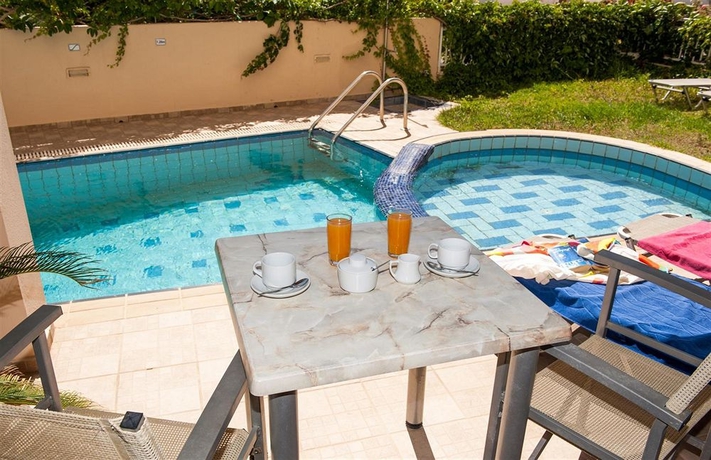 Imagen de la piscina del Hotel Batis Beach. Foto 15