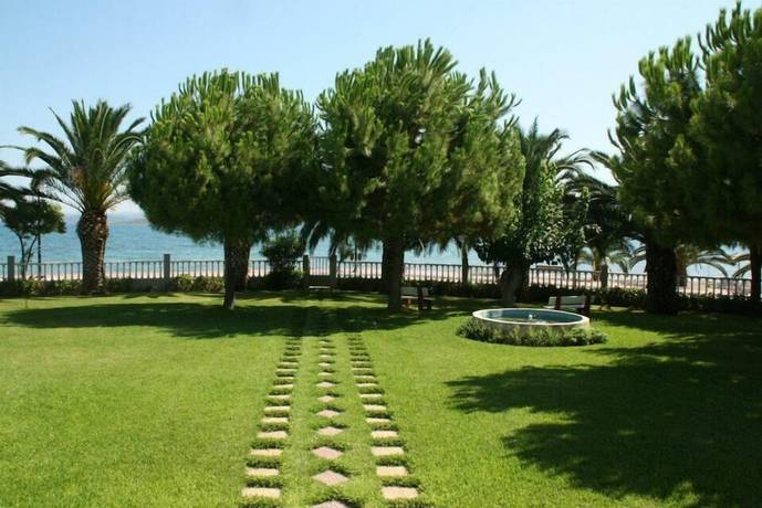 Imagen de los exteriores del Hotel Batis. Foto 12