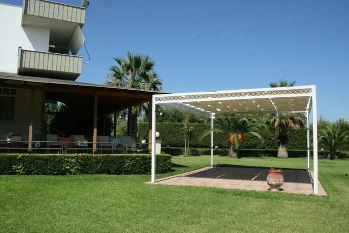 Imagen de los exteriores del Hotel Batis. Foto 13