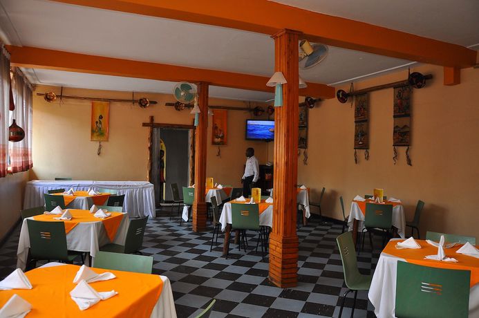 Imagen del bar/restaurante del Hotel Bativa. Foto 4