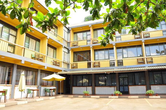 Imagen de los exteriores del Hotel Bativa. Foto 15