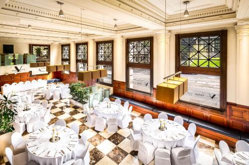 Imagen del bar/restaurante del Hotel Batman’s Hill On Collins. Foto 2