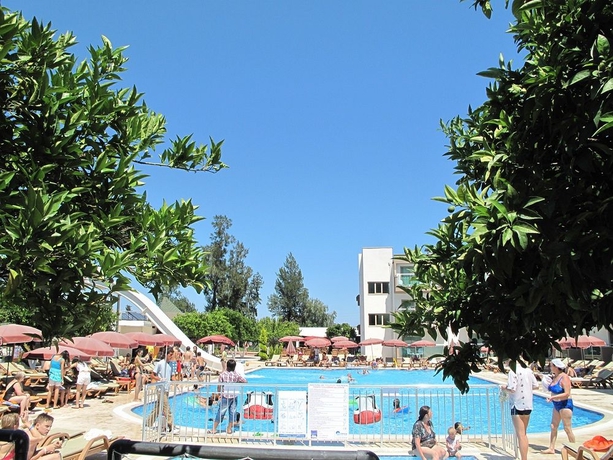 Imagen de la piscina del Hotel Batont Garden Resort - All Inclusive. Foto 16