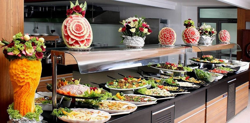 Imagen del bar/restaurante del Hotel Batont Garden Resort - All Inclusive. Foto 6