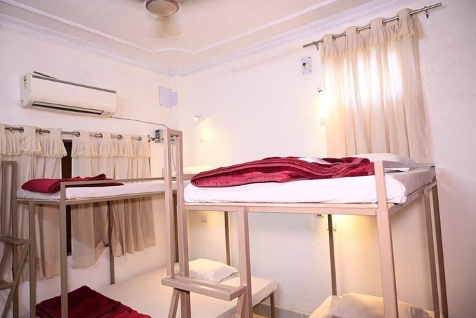 Imagen de la habitación del Hotel Batra Guest House. Foto 14