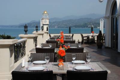 Imagen del bar/restaurante del Hotel Batumi World Palace. Foto 3