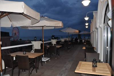 Imagen del bar/restaurante del Hotel Batumi World Palace. Foto 4