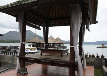 Imagen de los exteriores del Hotel Batur Lakeside Huts. Foto 12