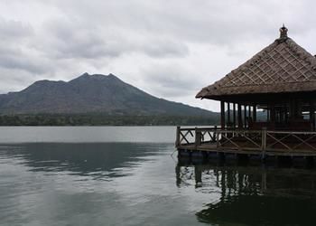 Imagen de los exteriores del Hotel Batur Lakeside Huts. Foto 15