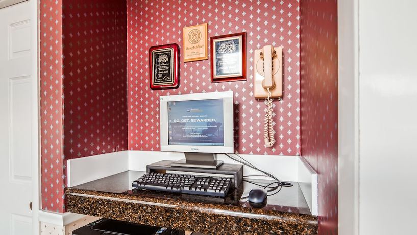 Imagen de los interiores del Hotel Baugh Motel, SureStay Collection by Best Western. Foto 13
