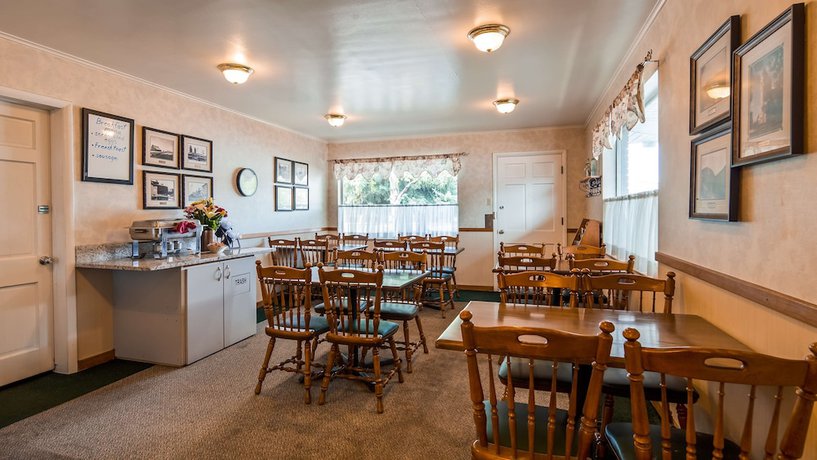 Imagen del bar/restaurante del Hotel Baugh Motel, SureStay Collection by Best Western. Foto 5