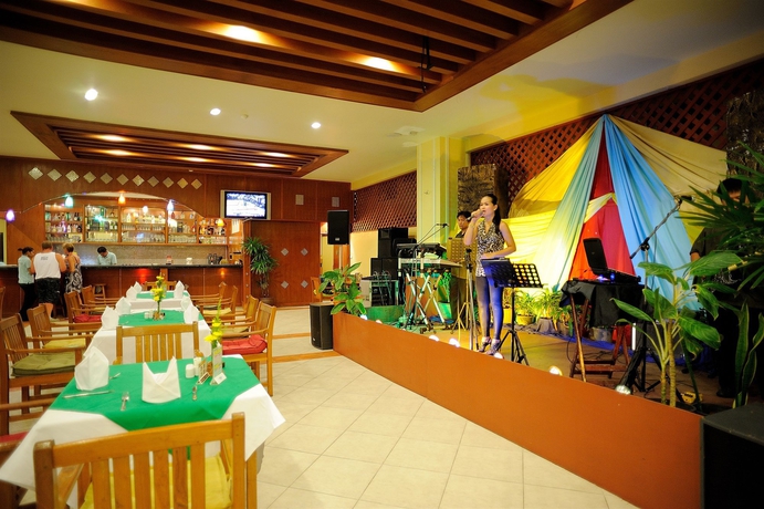 Imagen del bar/restaurante del Hotel Baumanburi. Foto 2