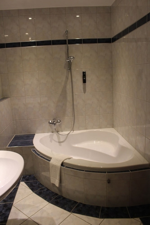 Imagen de la habitación del Hotel B&auml;der Park. Foto 4