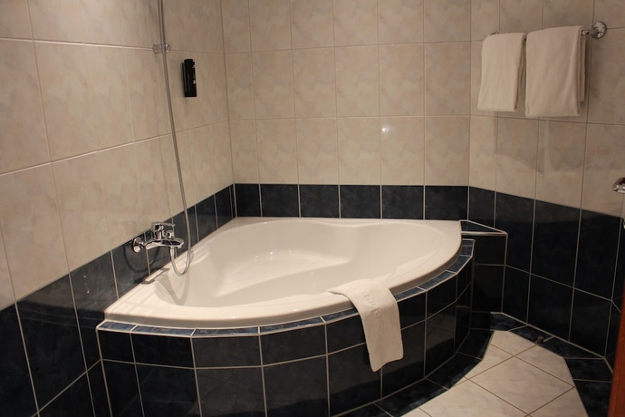 Imagen de la habitación del Hotel B&auml;der Park. Foto 8