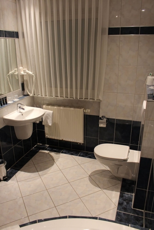 Imagen de la habitación del Hotel B&auml;der Park. Foto 17