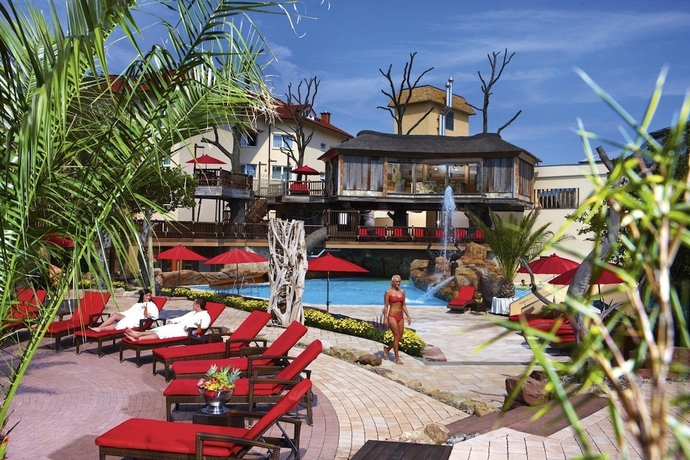 Imagen de la piscina del Hotel B&auml;der Park. Foto 18