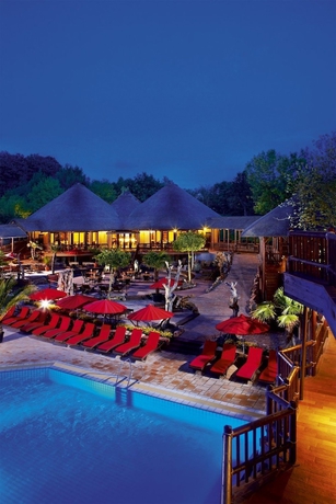 Imagen de la piscina del Hotel B&auml;der Park. Foto 19