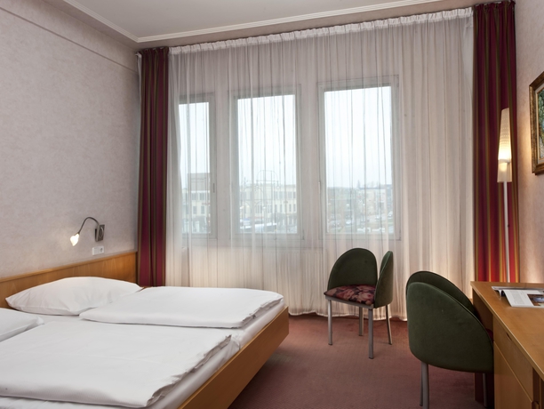 Imagen de la habitación del Hotel B&auml;rlin. Foto 12