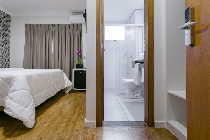 Imagen de la habitación del Hotel Bauru Office. Foto 13