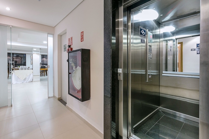 Imagen de los interiores del Hotel Bauru Office. Foto 19