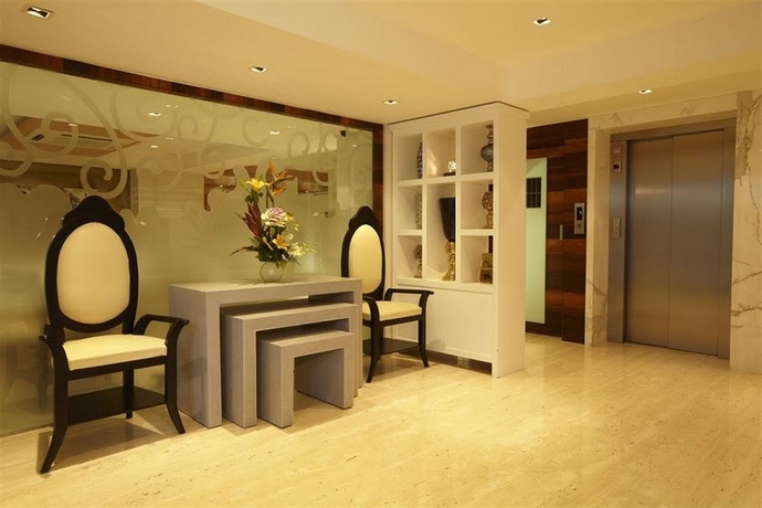 Imagen de los interiores del Hotel Bawa Continental. Foto 8