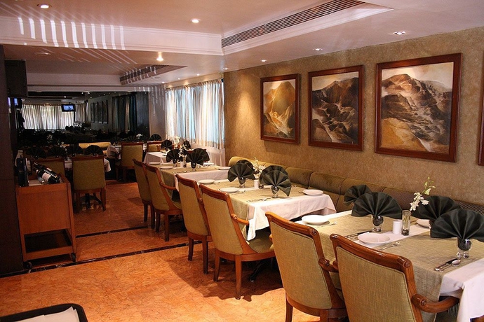 Imagen del bar/restaurante del Hotel Bawa International. Foto 2