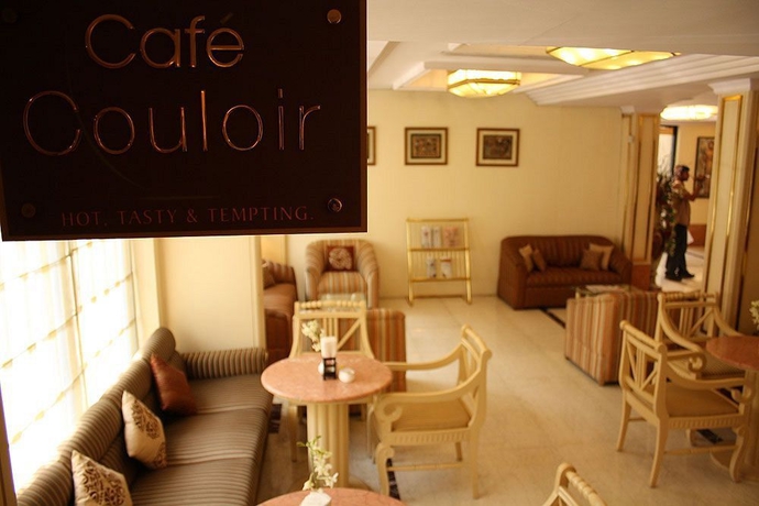 Imagen del bar/restaurante del Hotel Bawa International. Foto 5