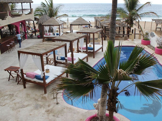 Imagen de la piscina del Hotel Baxar. Foto 15