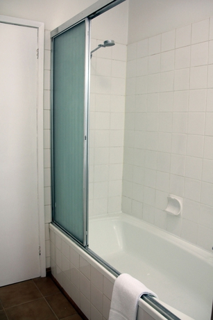 Imagen de la habitación del Hotel Bay Apartments. Foto 8