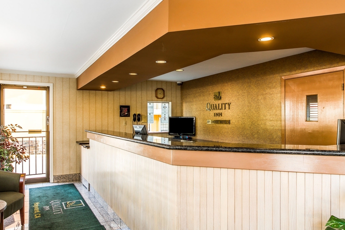 Imagen de los interiores del Hotel Bay Area Inn & Suites. Foto 14