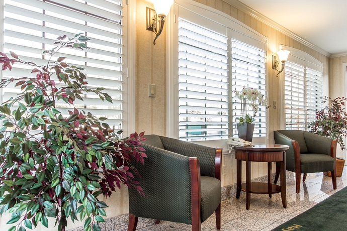Imagen de los interiores del Hotel Bay Area Inn & Suites. Foto 15