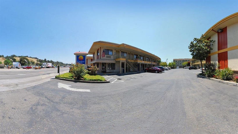 Imagen de los exteriores del Hotel Bay Area Inn & Suites. Foto 13