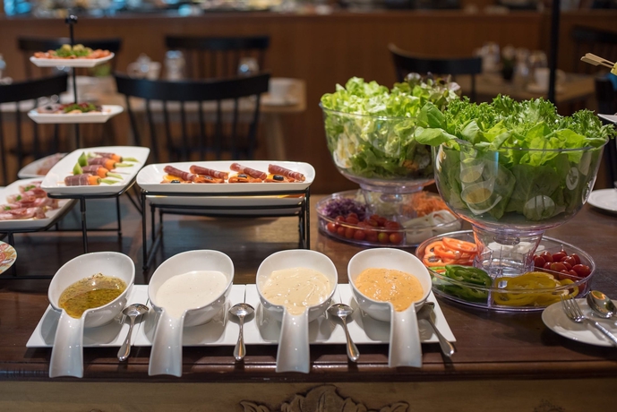 Imagen del bar/restaurante del Hotel Bay Beach Resort. Foto 7