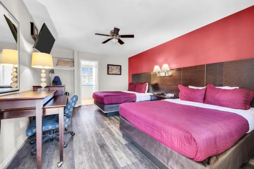 Imagen de la habitación del Hotel Bay Breeze Inn. Foto 3