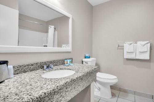 Imagen de la habitación del Hotel Bay Breeze Inn. Foto 7