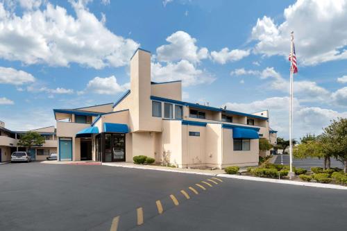 Imagen general del Hotel Bay Breeze Inn. Foto 1