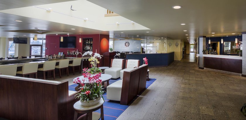 Imagen de los interiores del Hotel Bay Club and Marina. Foto 18