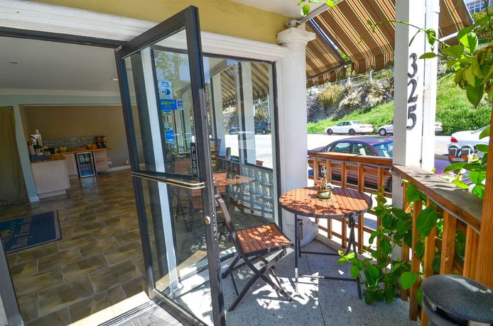 Imagen de la piscina del Hotel Bay Front Inn Santa Cruz. Foto 16