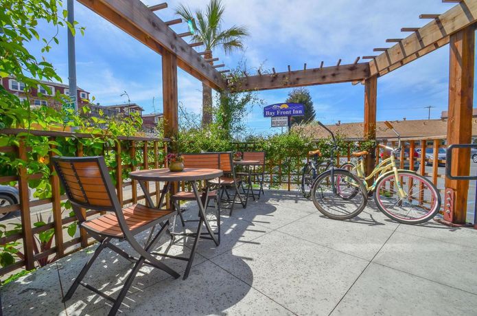 Imagen de los interiores del Hotel Bay Front Inn Santa Cruz. Foto 15