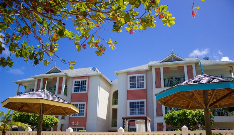 Imagen de los exteriores del Hotel Bay Gardens Beach Resort and Spa. Foto 6