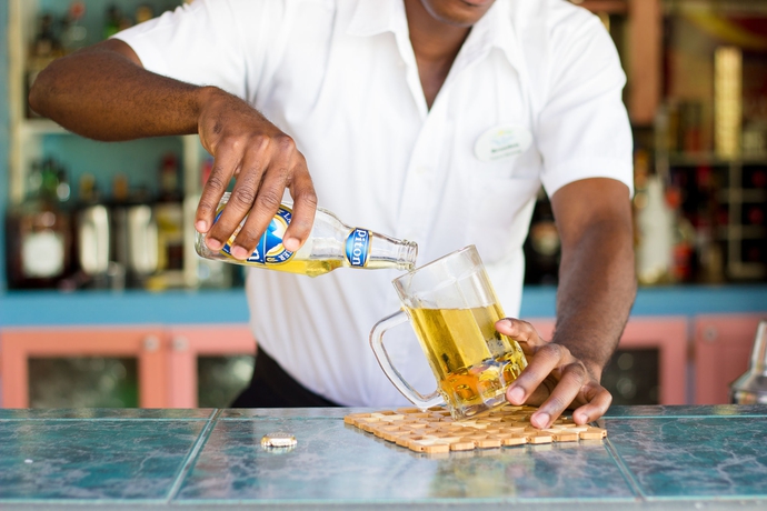 Imagen del bar/restaurante del Hotel Bay Gardens. Foto 4