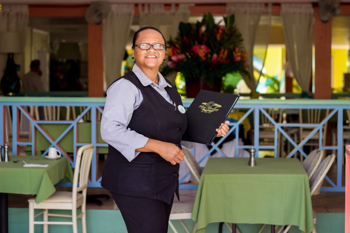 Imagen del bar/restaurante del Hotel Bay Gardens. Foto 6